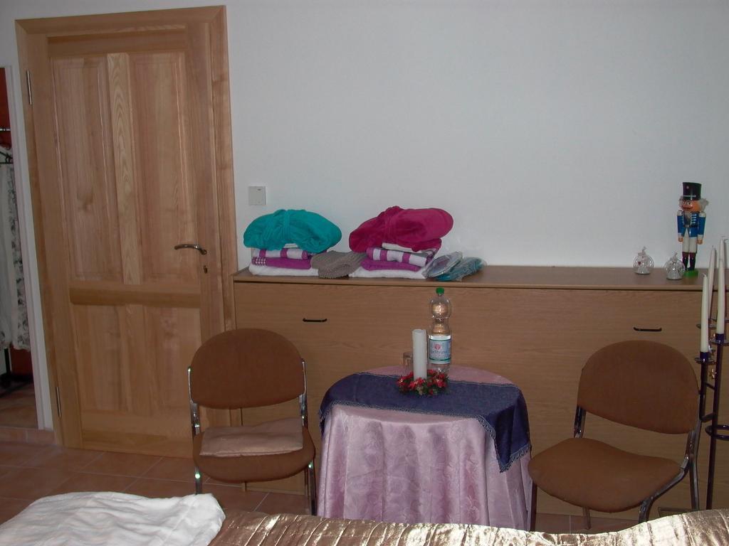 Gaestezimmer Ferienwohnung Villa Alexa, Mit Wallbox 沃尔特斯多夫 外观 照片