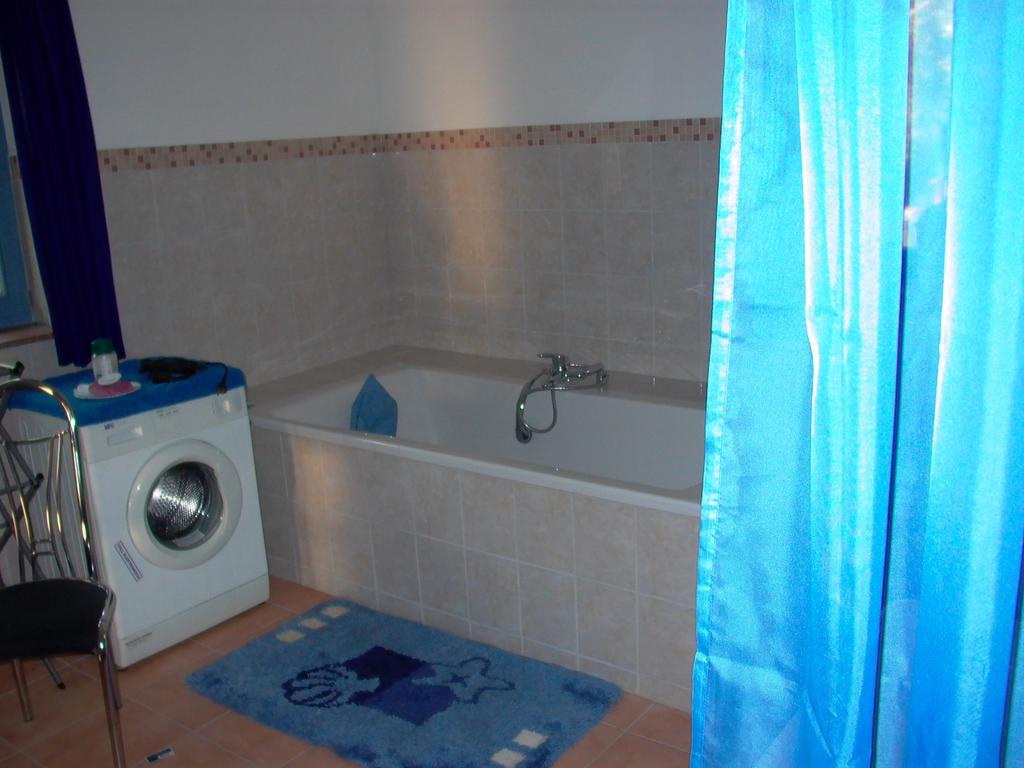 Gaestezimmer Ferienwohnung Villa Alexa, Mit Wallbox 沃尔特斯多夫 外观 照片